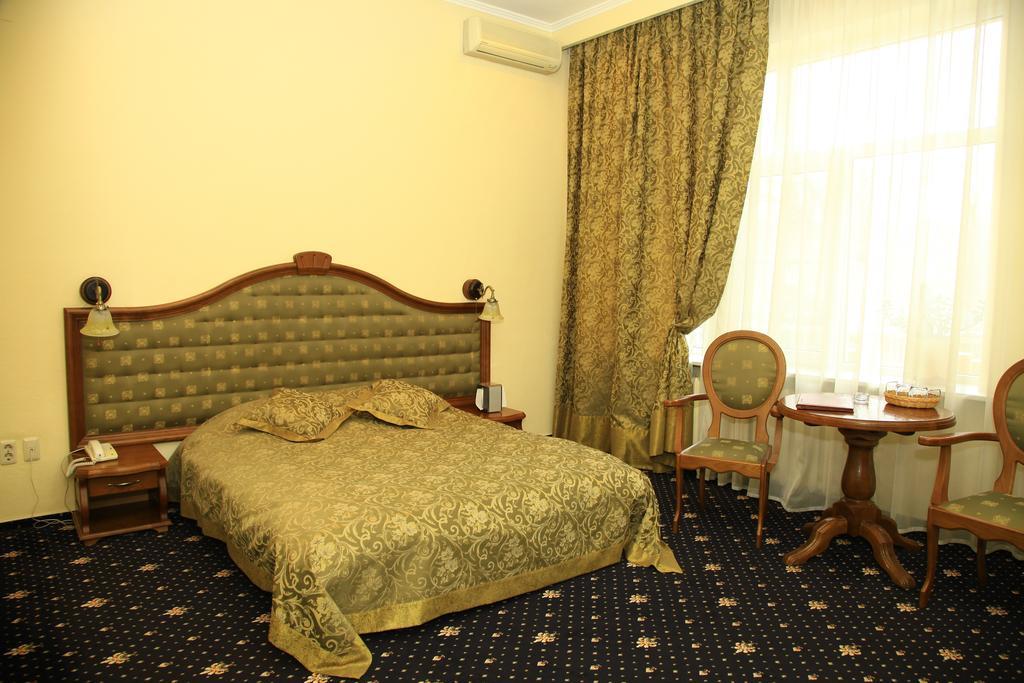 Pushkinskaya Hotel Rostov-sur-le-Don Extérieur photo